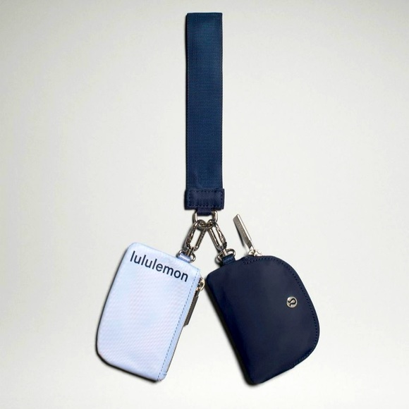lululemon athletica Accessories - LULULEMON DUALPOUCH WRISTLET IN BLUE LINEN/TRUE NAVY COMBO